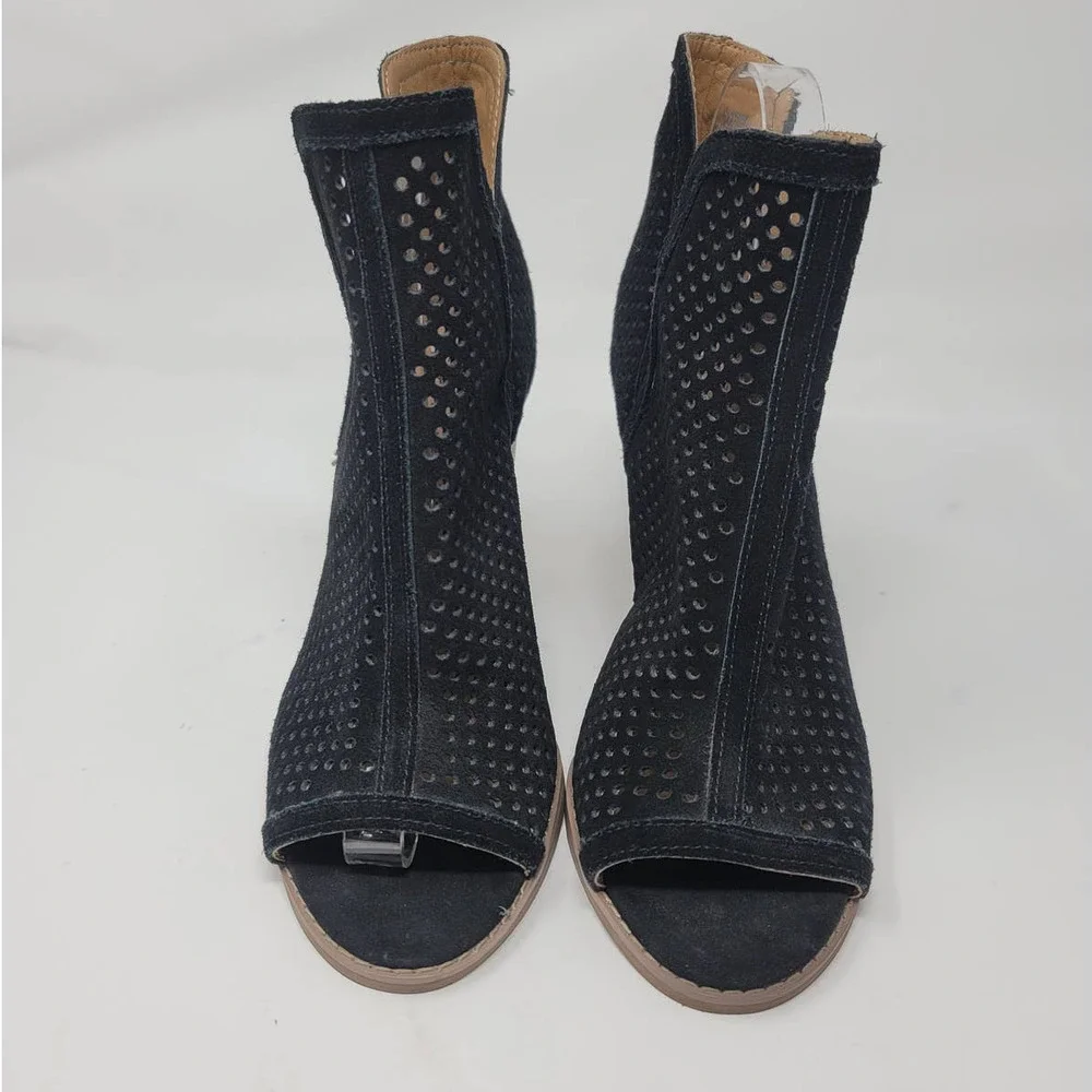 Lucky Brand Larise Bootie Size 9.5 Round Peep Toe Perforated Suede Upper Black